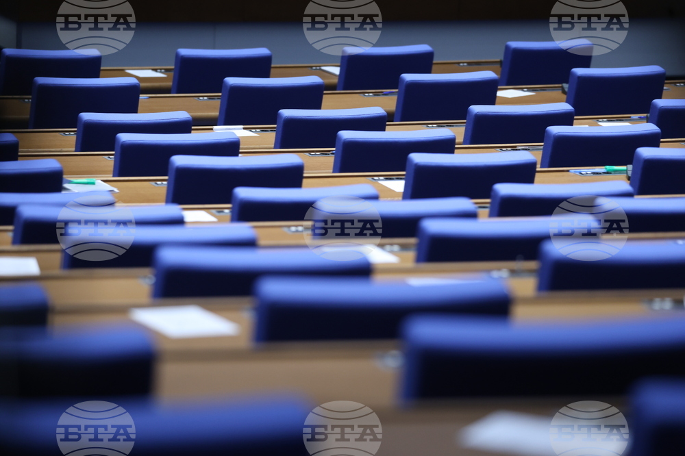 Обсъждане на промени в Закона за туризма и други важни законопроекти.