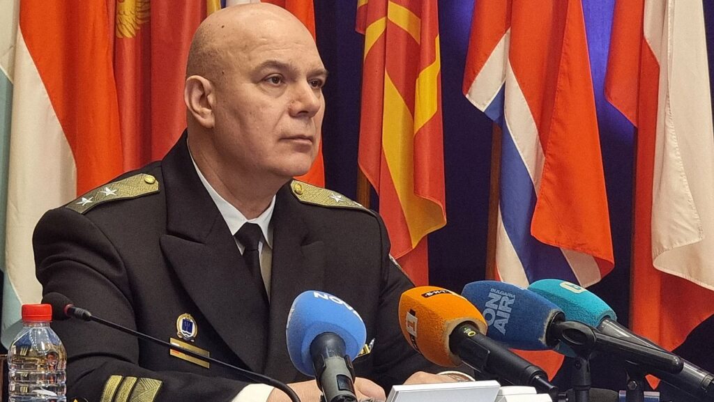 Издирвателна операция на потънал риболовен кораб край Бургас: Подробности от пресконференцията на контраадмирал Кирил Михайлов.