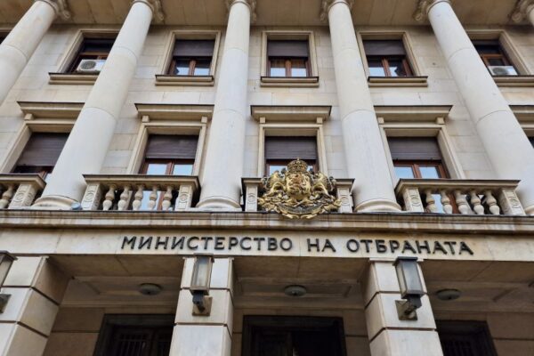 България предоставя военна помощ на Украйна: Секретна информация и компенсации.