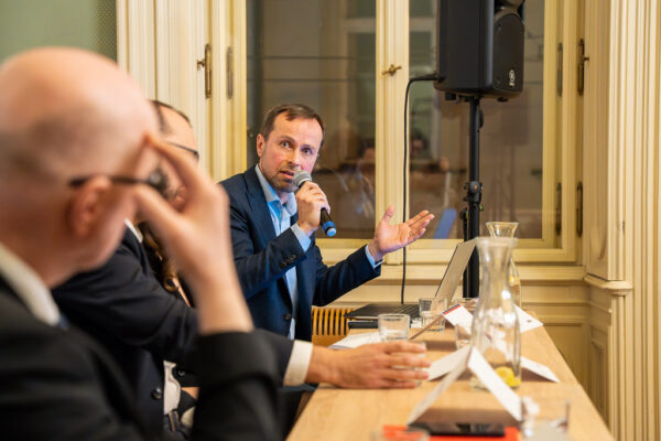 Дебатът за украинците в Чехия: икономика, политика и европейска солидарност