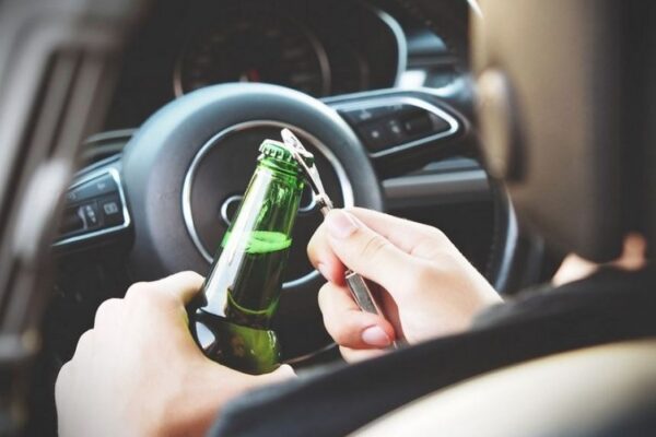 Двама водачи с присъди за шофиране под въздействие на алкохол и наркотици