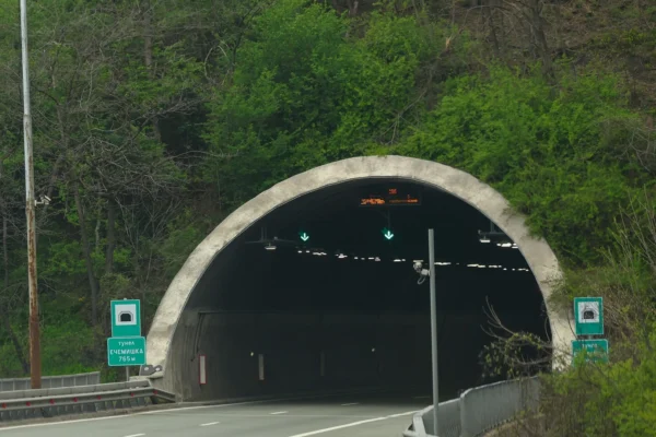 Шофьори, внимание: нощни промени в движението през тунели на АМ „Хемус“