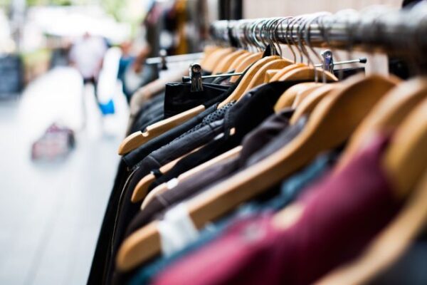 Иззети близо 900 фалшиви маркови артикула на стойност 100 000 евро във Варна.