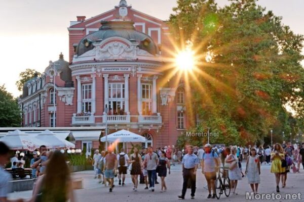 Юбилеен Великденски музикален фестивал във Варна: Пролетен празник на музиката и сценичните изкуства.