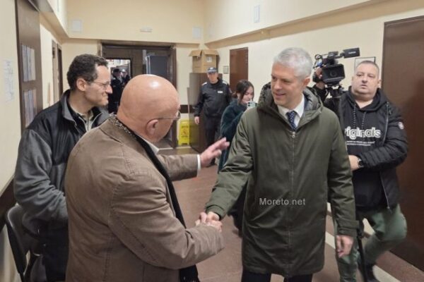 Съдът спря делото срещу кмета на Варна заради изборен имунитет.