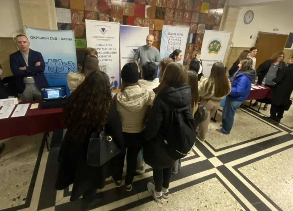 НАП Варна представи кариерни възможности пред студенти на форум „Кариери“