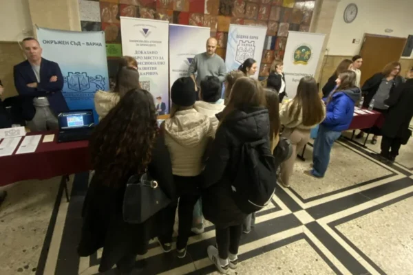 НАП Варна представи кариерни възможности пред студенти на форум „Кариери“