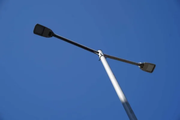 До края на април модернизират уличното осветление в кв. „Чайка“