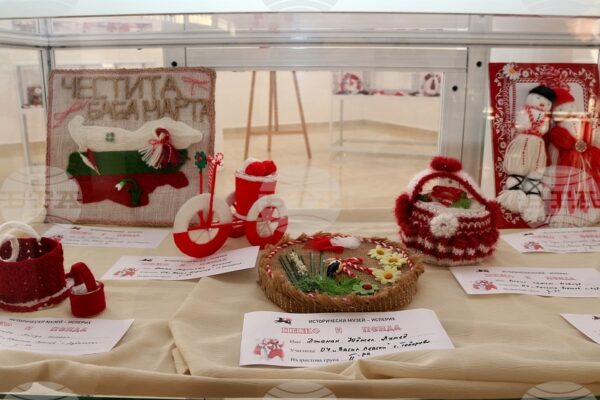 Баба Марта: Традиции и символика на българската мартеница.