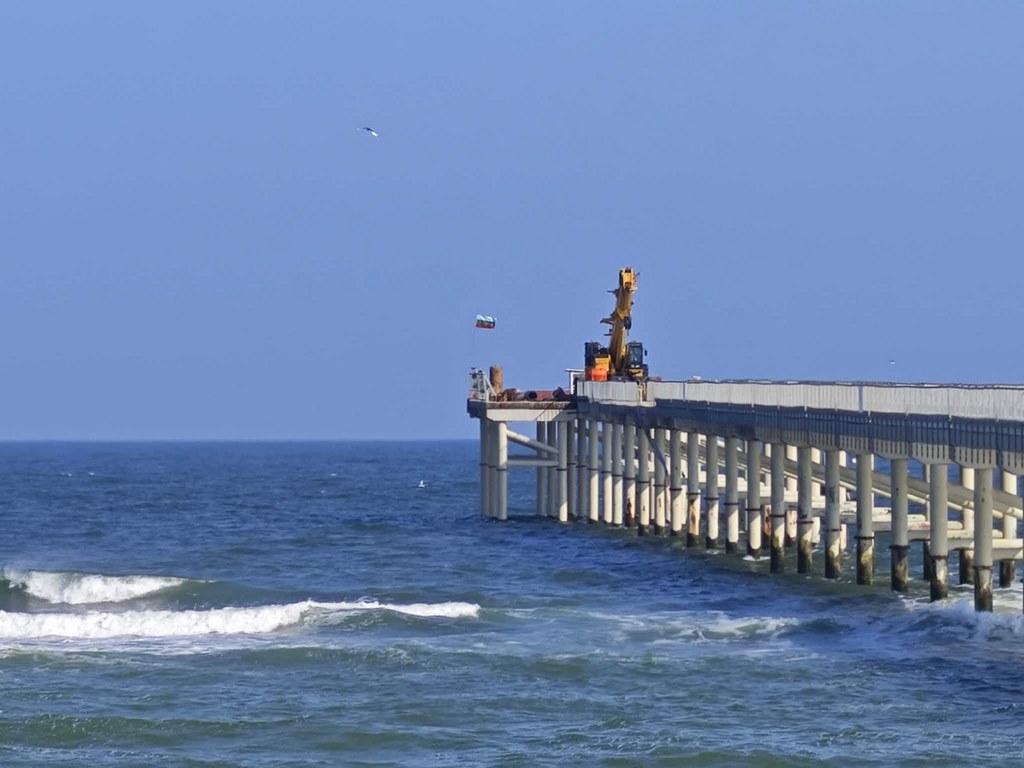 Издигнаха българския флаг на новата естакада в най-източната точка на страната
