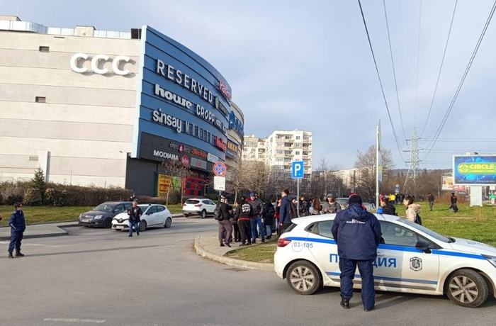 След фалшиви сигнали за бомба моловете във Варна отвориха отново