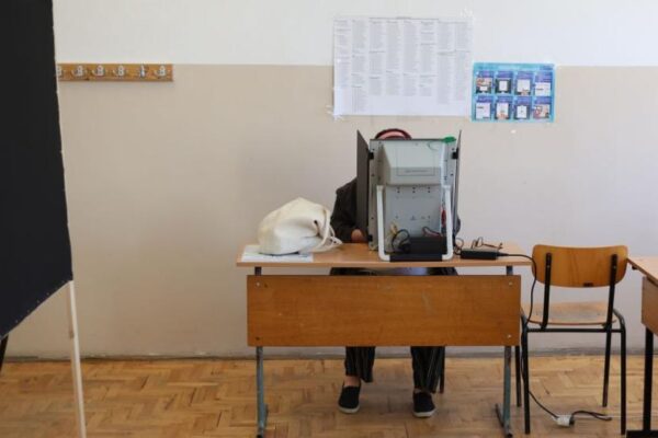 ЦИК: Паравани от предишни избори могат да се използват отново