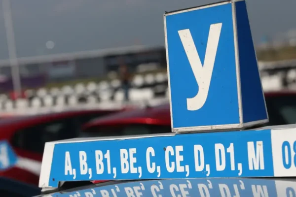 Автошколите предупреждават: горивата може да вдигнат курсовете до 1000 евро