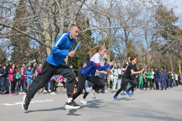 Спортисти от пет града се включиха в празничната надпревара във Варна
