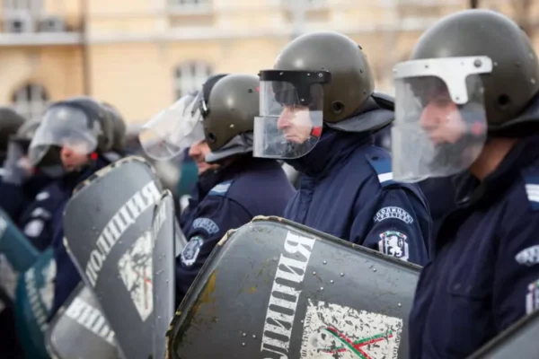 Нови отличителни знаци за полицаите: МВР готви промени