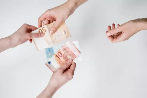 Кой е беден в България? Нови помощи, стари противоречия