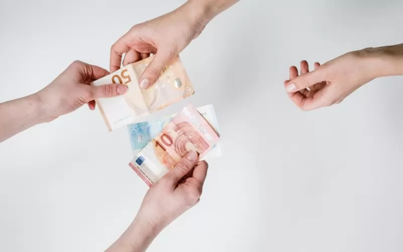 Кой е беден в България? Нови помощи, стари противоречия