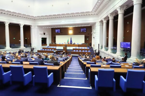 Извънредно изслушване в парламента за горивата и блокадата на Ормузкия проток