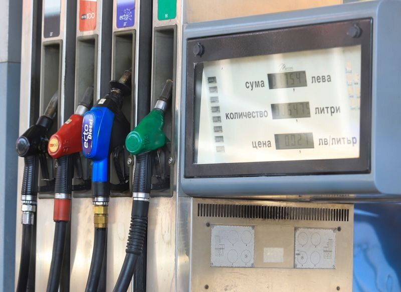 Помощ за горивата: кой ще получава 20 евро и при какви условия