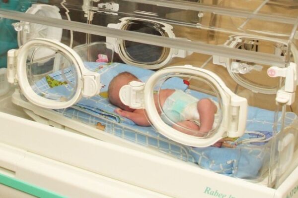 Близо 4600 недоносени бебета у нас за година – над 3500 с подкрепа