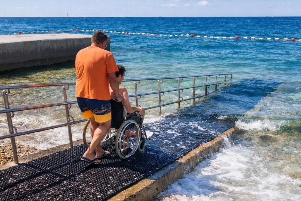 Държавата подготвя списък с достъпни плажове за хора с увреждания