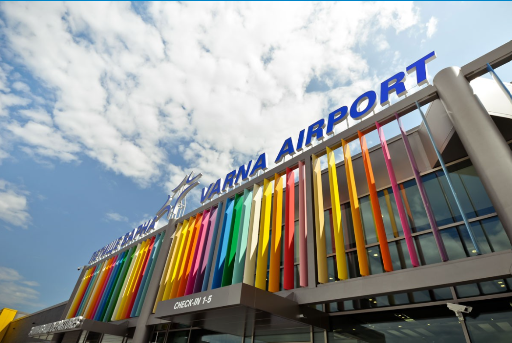 Евакуационен самолет със 180 българи пристигна във Варна