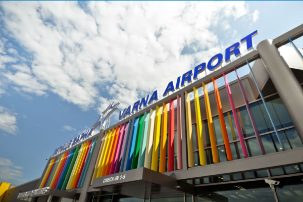 Евакуационен самолет със 180 българи пристигна във Варна