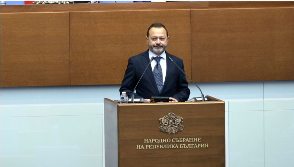 Нов служебен министър на регионалното развитие встъпи в длъжност