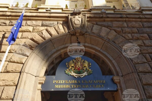 Правителството разглежда откриване на консулства, компенсации и проекти в образованието.