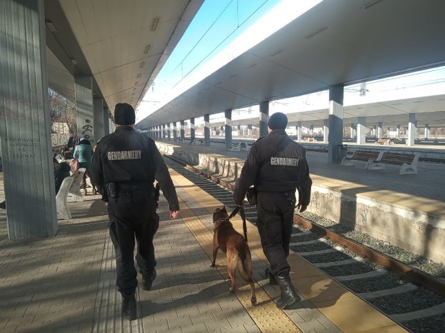 Жандармерията засилва мерките за сигурност в страната по време на празничните дни.