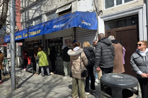 Велика събота с опашки: Пекарните във Варна пълни с клиенти