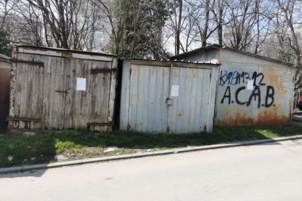 Първа победа за жителите на Цветния: махат гаражи и бараки