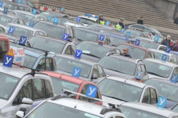 Корупция при книжките застрашава Варна: ИПБ алармира за „изпитен туризъм“