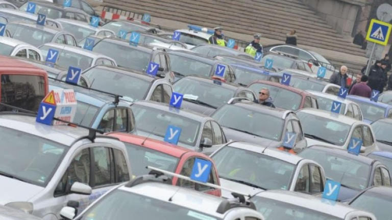 Корупция при книжките застрашава Варна: ИПБ алармира за „изпитен туризъм“