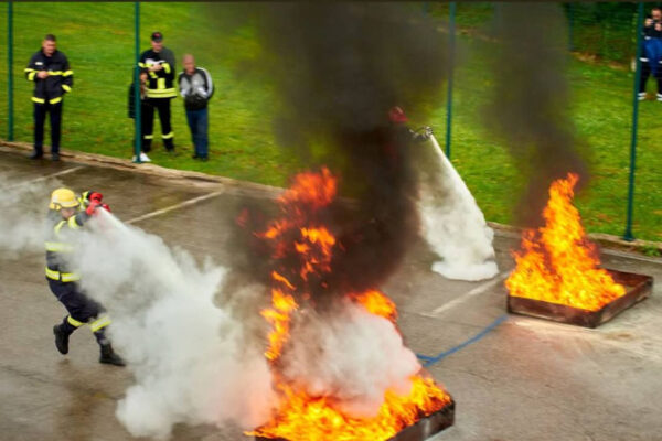 Нови работни места във Варна: набират пожарникари и спасители