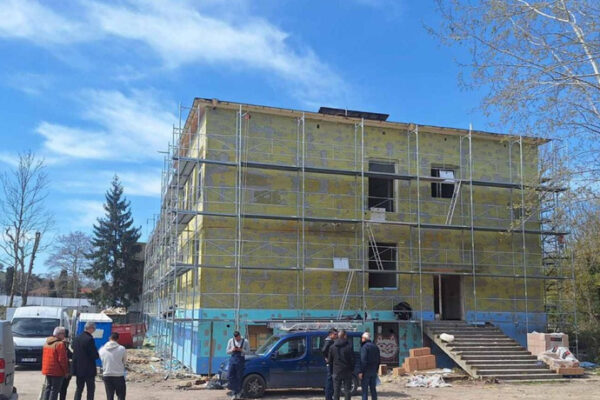 Във Варна напредва изграждането на нов младежки център