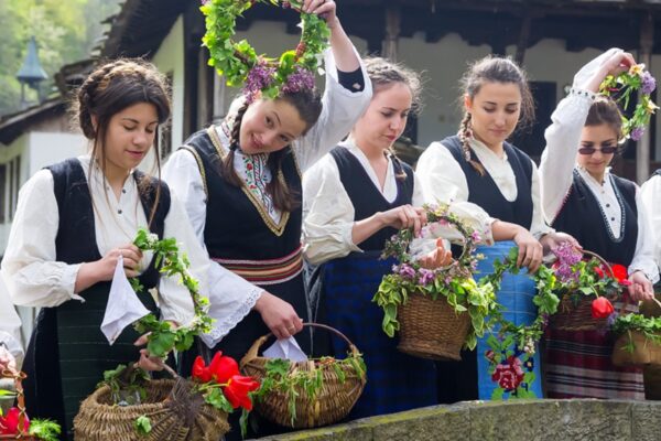 Лазаровден – предвестник на Великден и празник на момите.