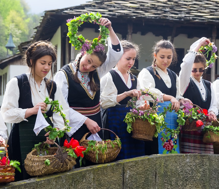 Лазаровден – предвестник на Великден и празник на момите.