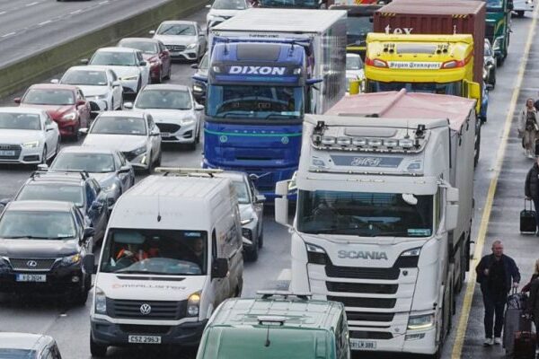 МВнР предупреждава: Протести и блокади в Ирландия