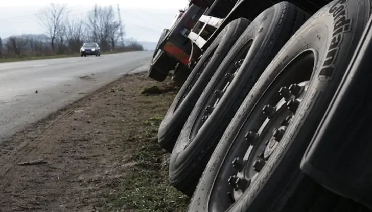 Движението на „Хемус“ тръгна, но катастрофа блокира пътя за Монтана