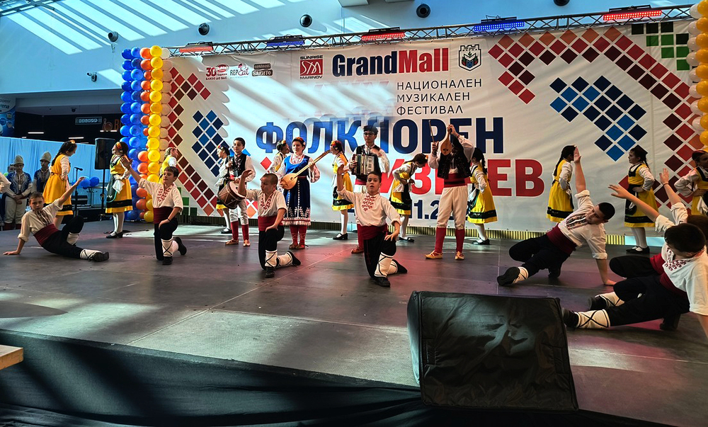 Варна посреща юбилейното 30-о издание на фестивала „Фолклорен изгрев“.