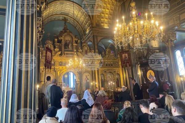 Желязната църква „Св. Стефан“ събра българи и гости от цял свят за Великден.