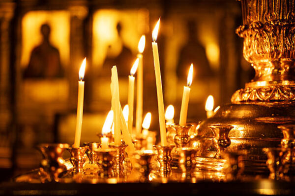 Кои светци почитаме на 26 април – Неделя на светите Мироносици.