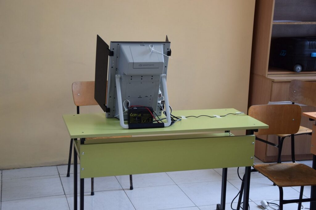 Над една трета от избирателите вече са гласували