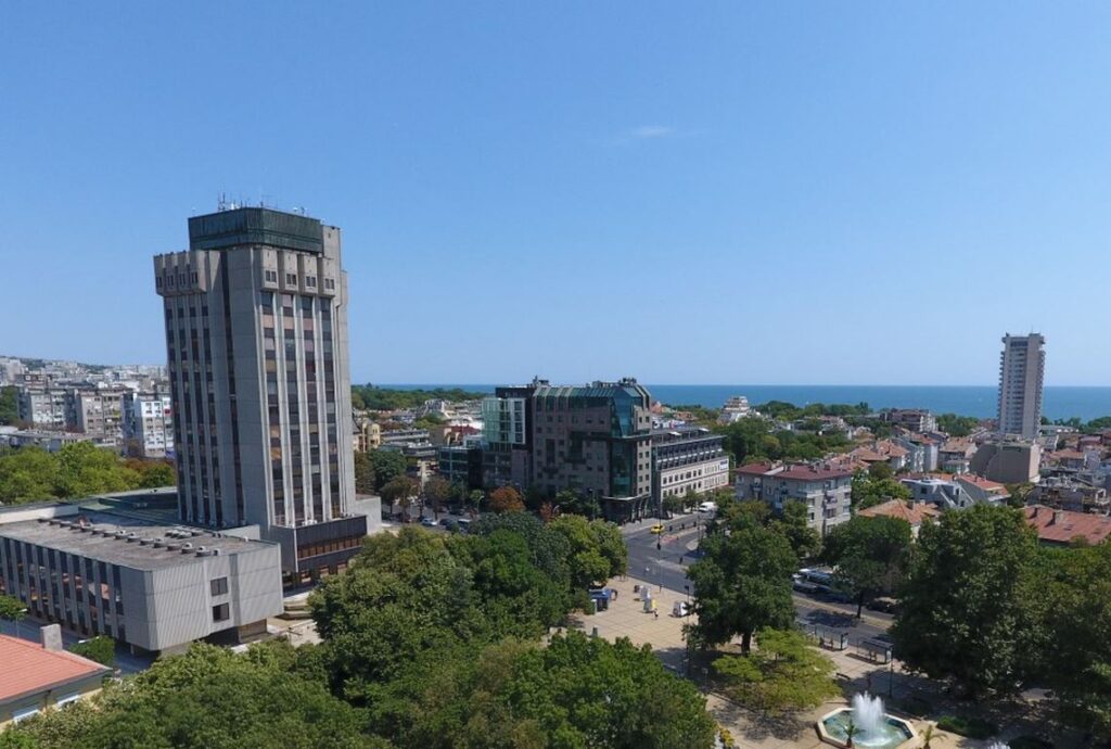 Кампания събира варненци да чистят града на Деня на труда