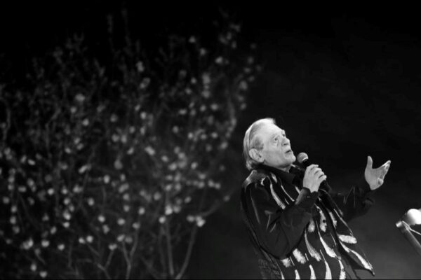 Отиде си Михаил Белчев – поетът на любовта и приятелството.