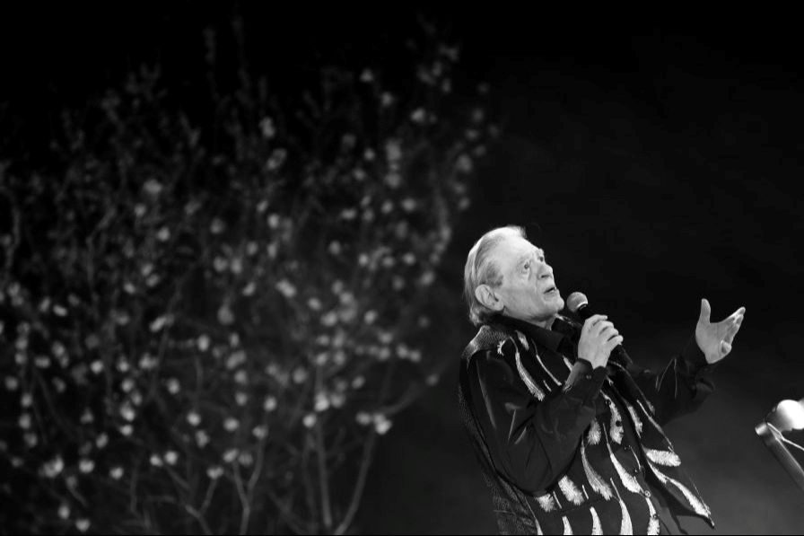 Отиде си Михаил Белчев – поетът на любовта и приятелството.