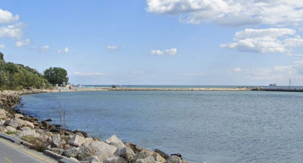 Няма следи от нефт край буните във Варна, въпреки тревогата в мрежата