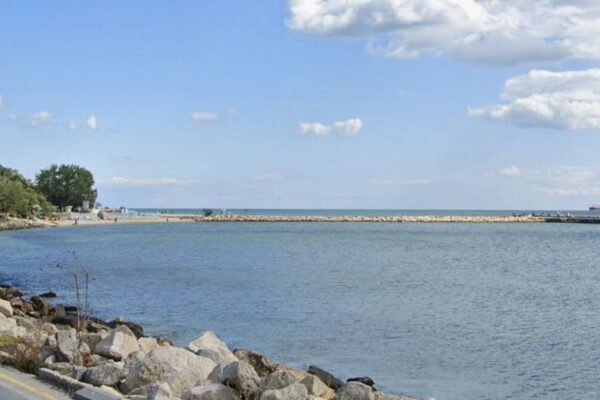 Няма следи от нефт край буните във Варна, въпреки тревогата в мрежата