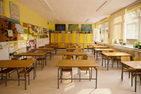 Директори и институции отвърнаха на критики към образованието във Варна